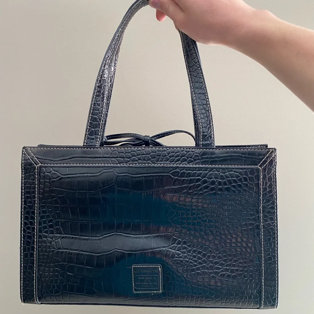 Liz Claiborne black purse - Picture 2 of 6